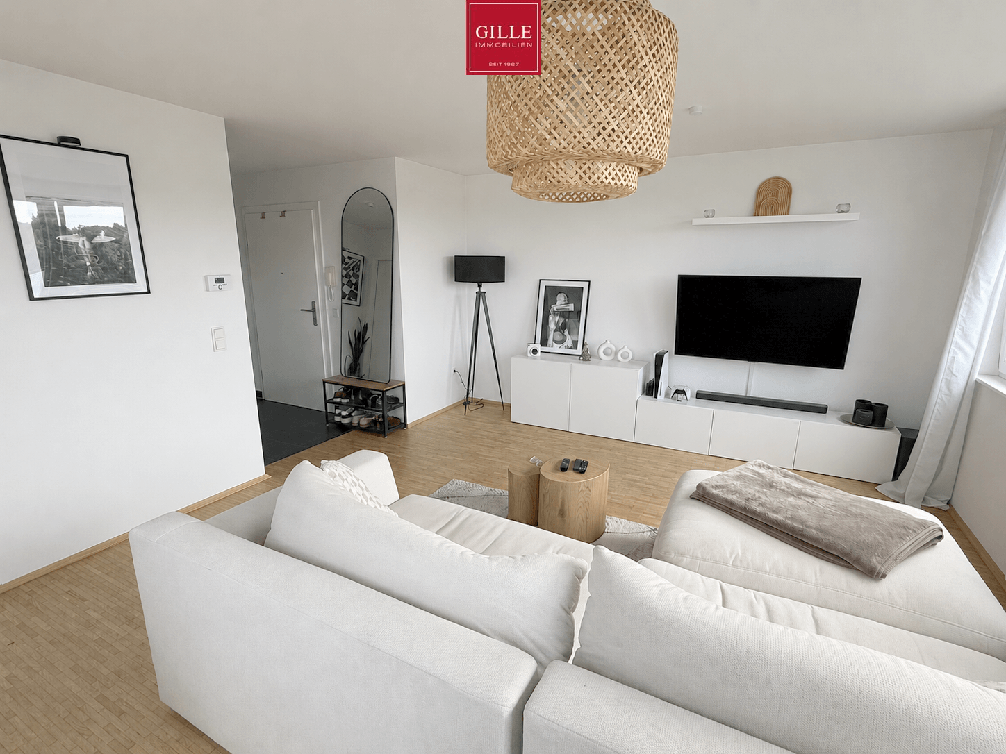 Düsseldorf-Wersten: Gemütliche 2-Zimmer-Dachgeschosswohnung mit Dachterrasse und modernem Duschbad